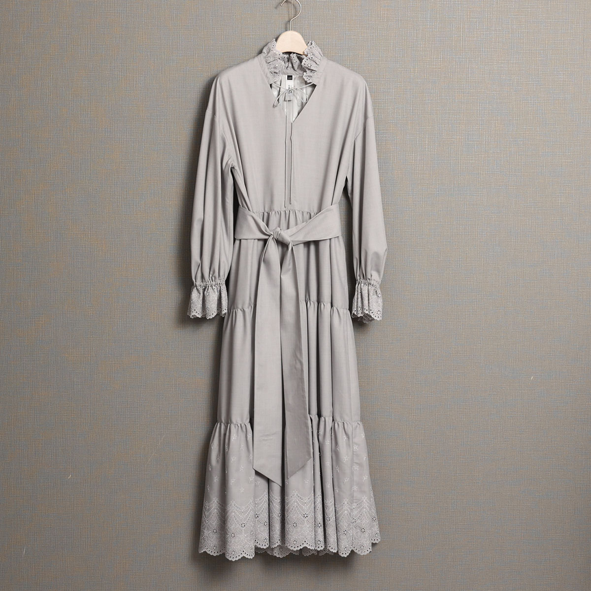 『Stella scallop』 Tiered dress L-GRAYの画像