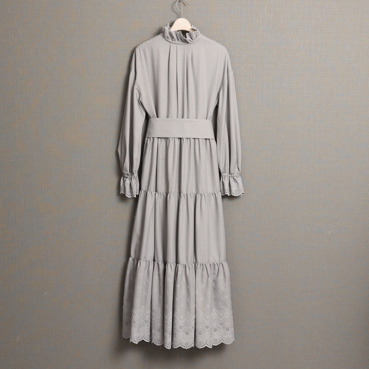 『Stella scallop』 Tiered dress L-GRAYの画像