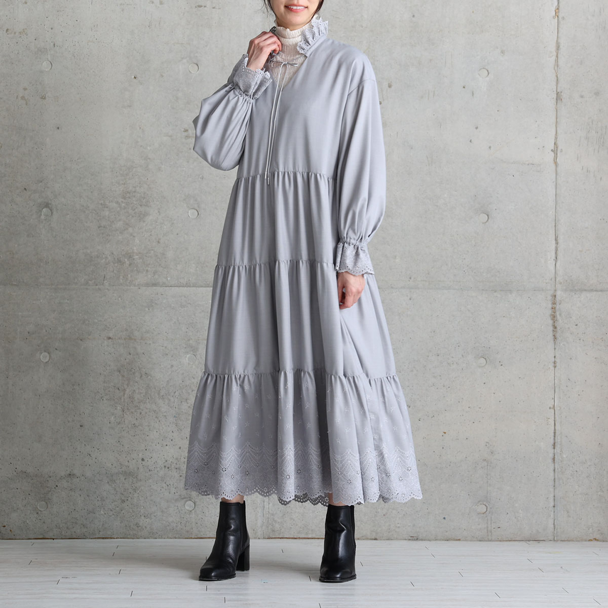 『Stella scallop』 Tiered dress L-GRAYの画像