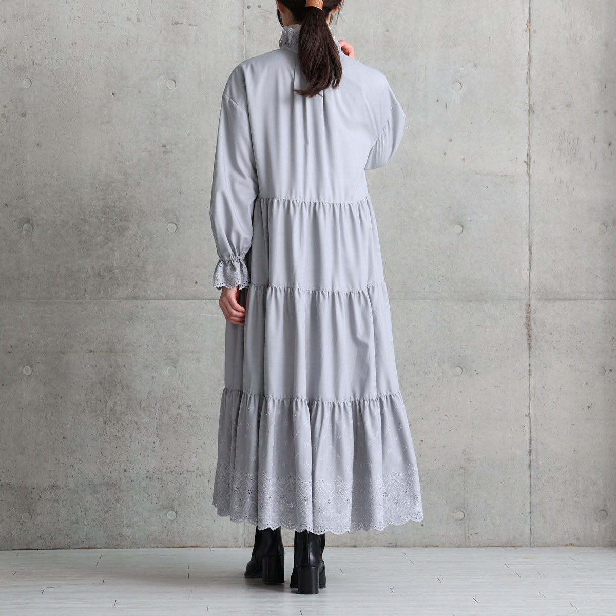 『Stella scallop』 Tiered dress L-GRAYの画像