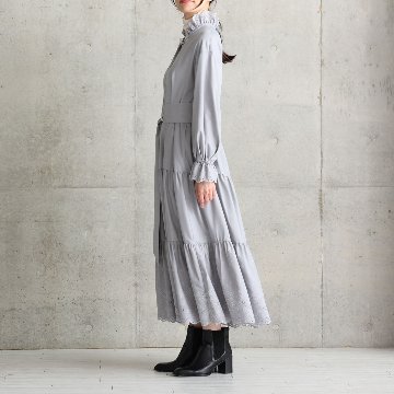 『Stella scallop』 Tiered dress L-GRAYの画像