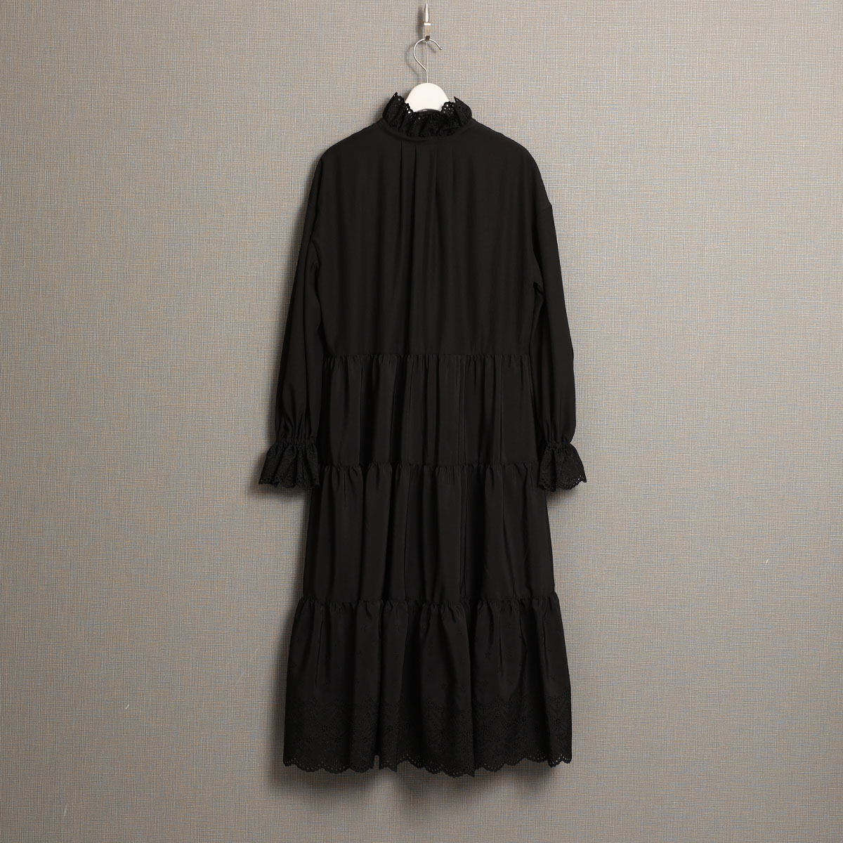 『Stella scallop』 Tiered dress BLACKの画像