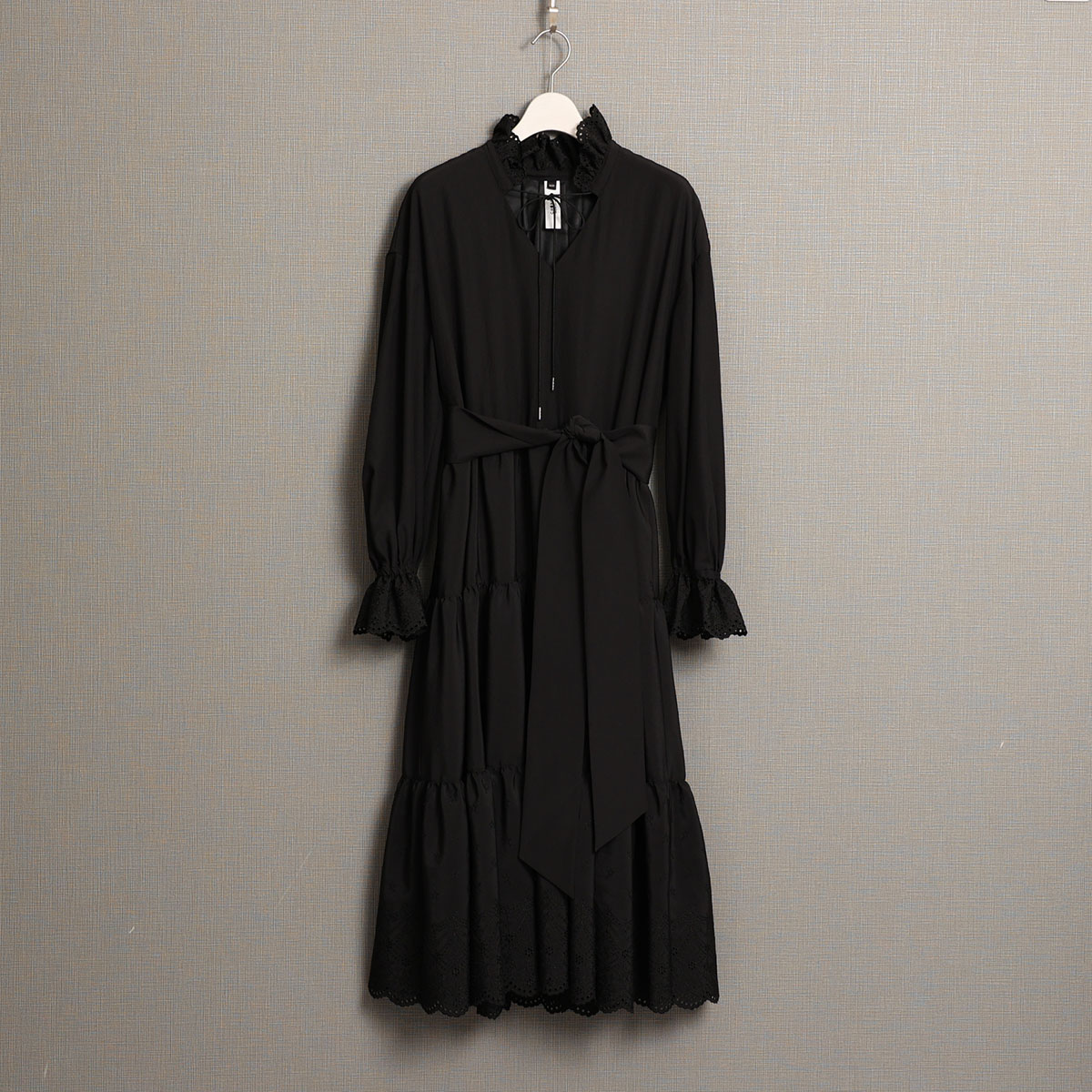 『Stella scallop』 Tiered dress BLACKの画像