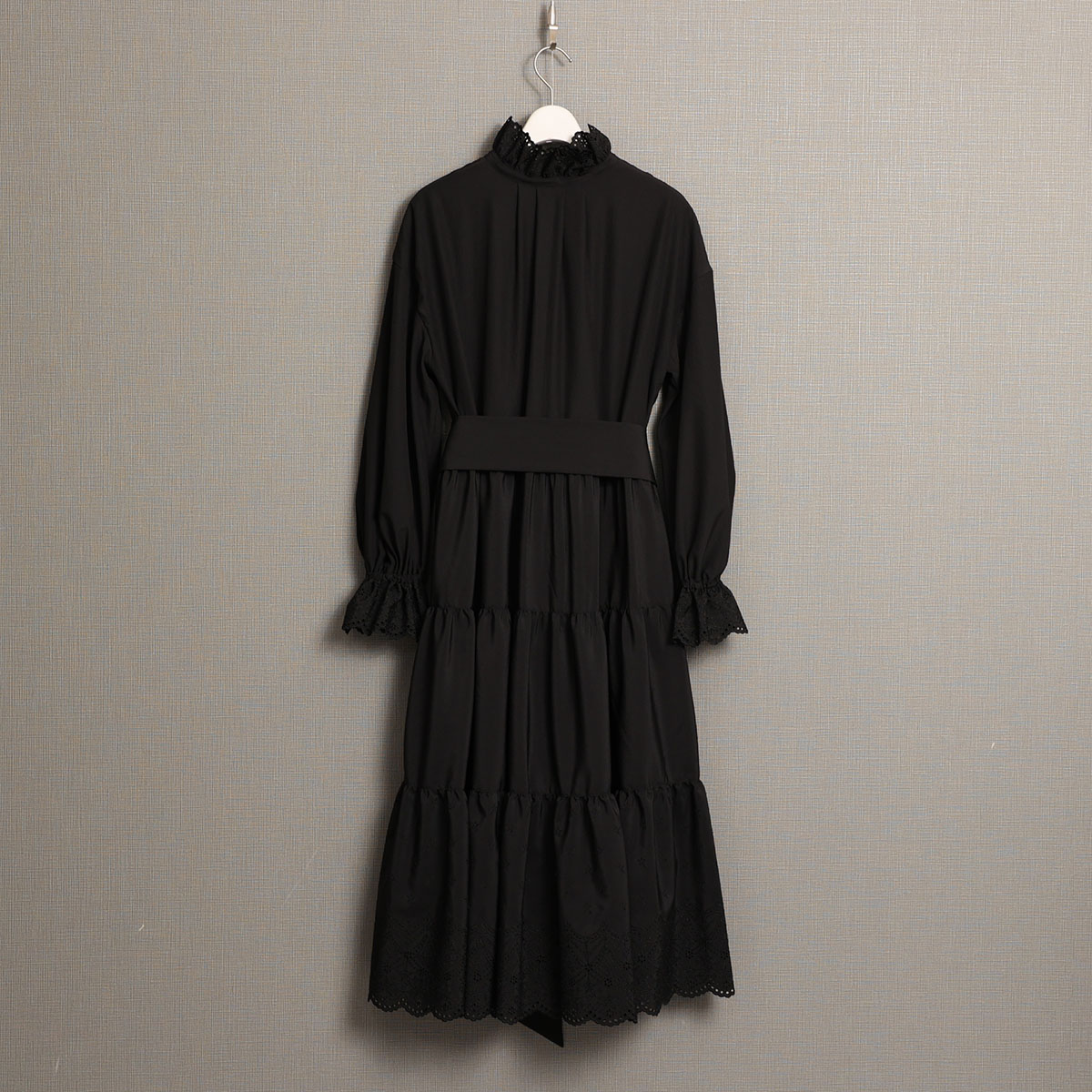 『Stella scallop』 Tiered dress BLACKの画像