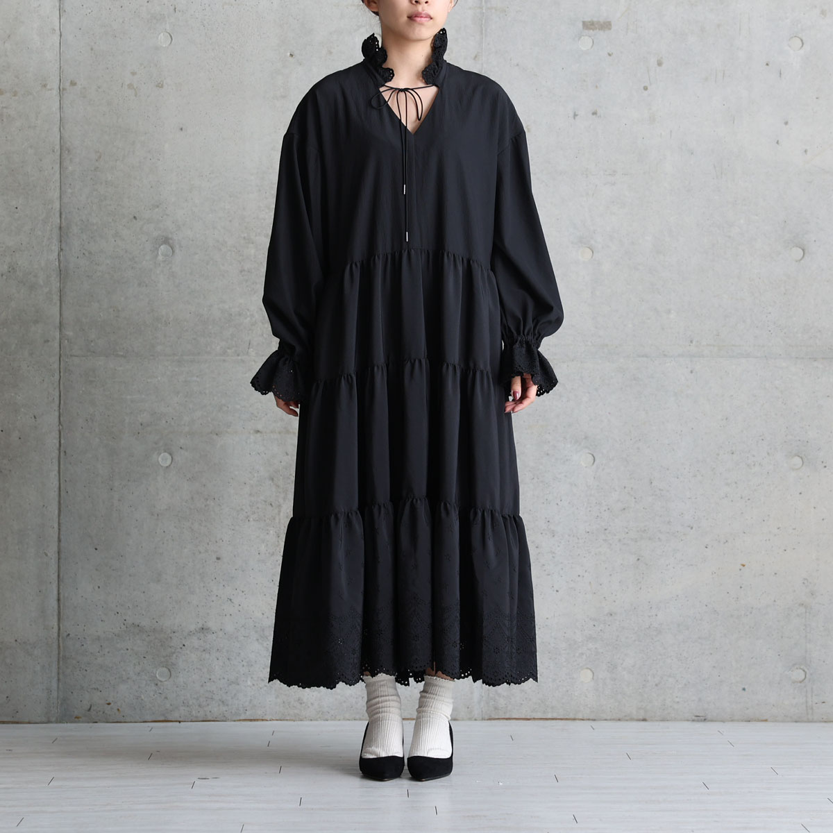 『Stella scallop』 Tiered dress BLACKの画像