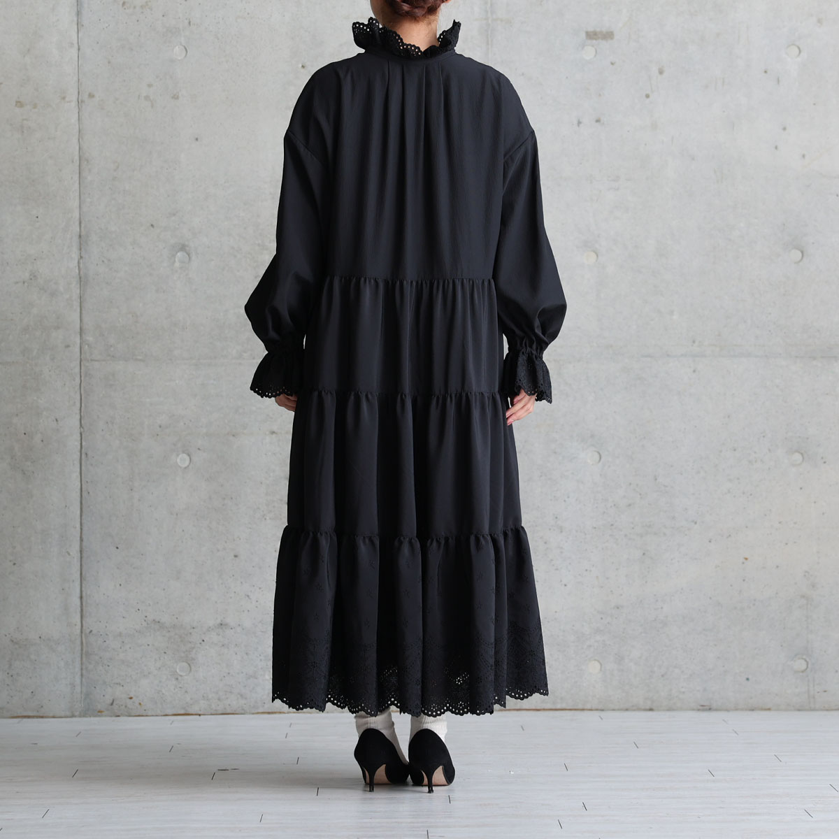 『Stella scallop』 Tiered dress BLACKの画像