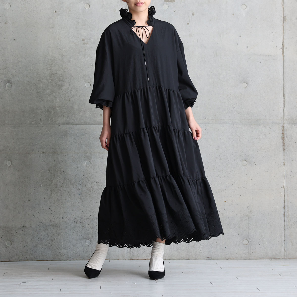 『Stella scallop』 Tiered dress BLACKの画像