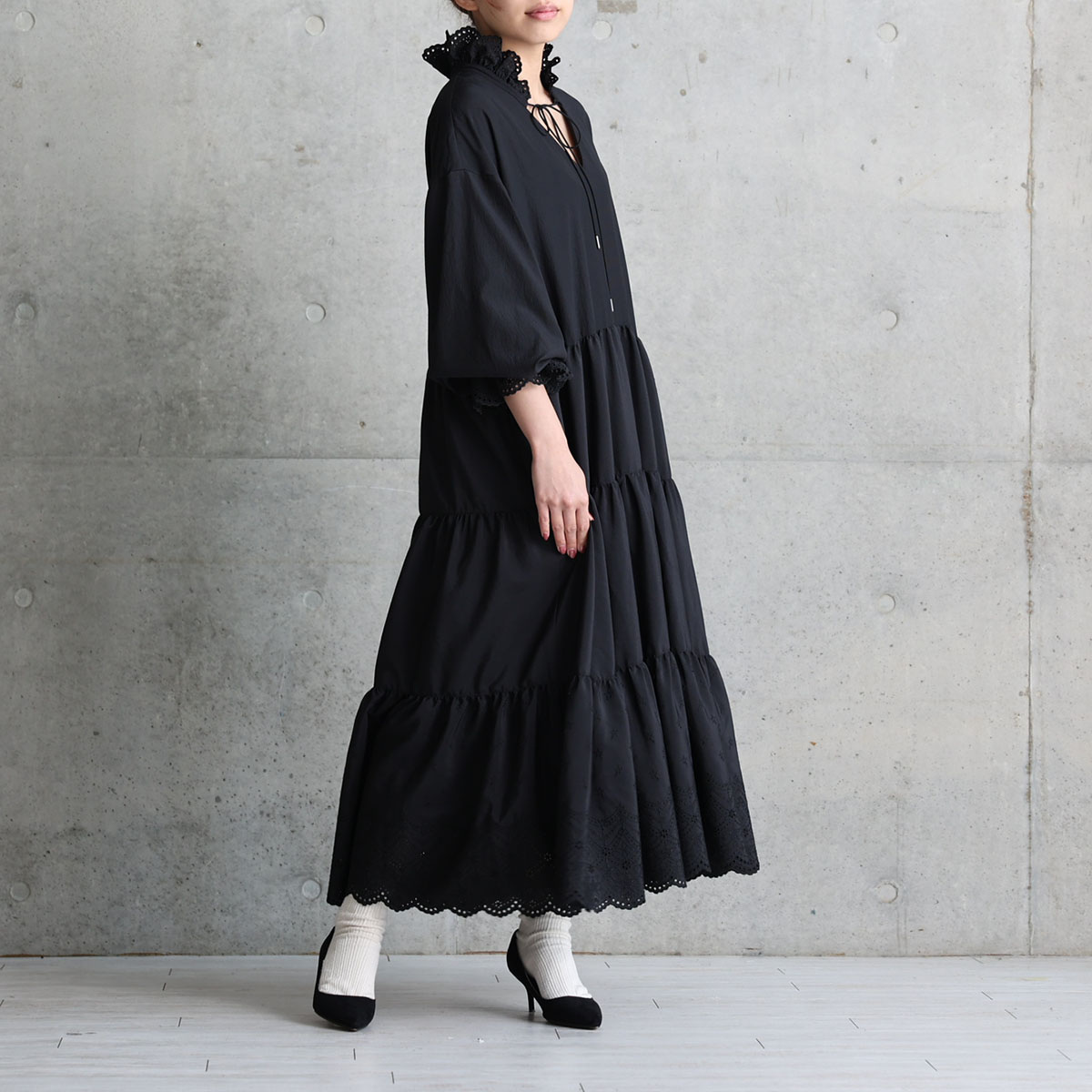 『Stella scallop』 Tiered dress BLACKの画像