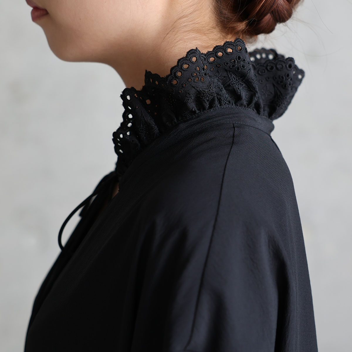 『Stella scallop』 Tiered dress BLACKの画像