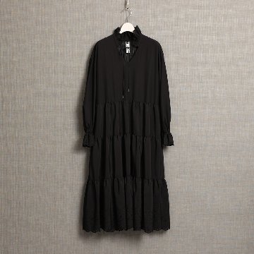 『Stella scallop』 Tiered dress BLACKの画像