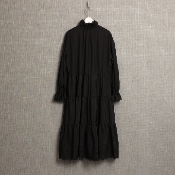 『Stella scallop』 Tiered dress BLACKの画像