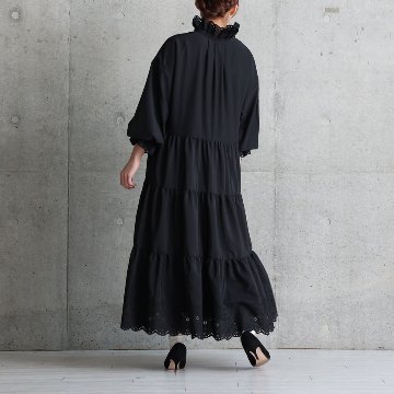 『Stella scallop』 Tiered dress BLACKの画像