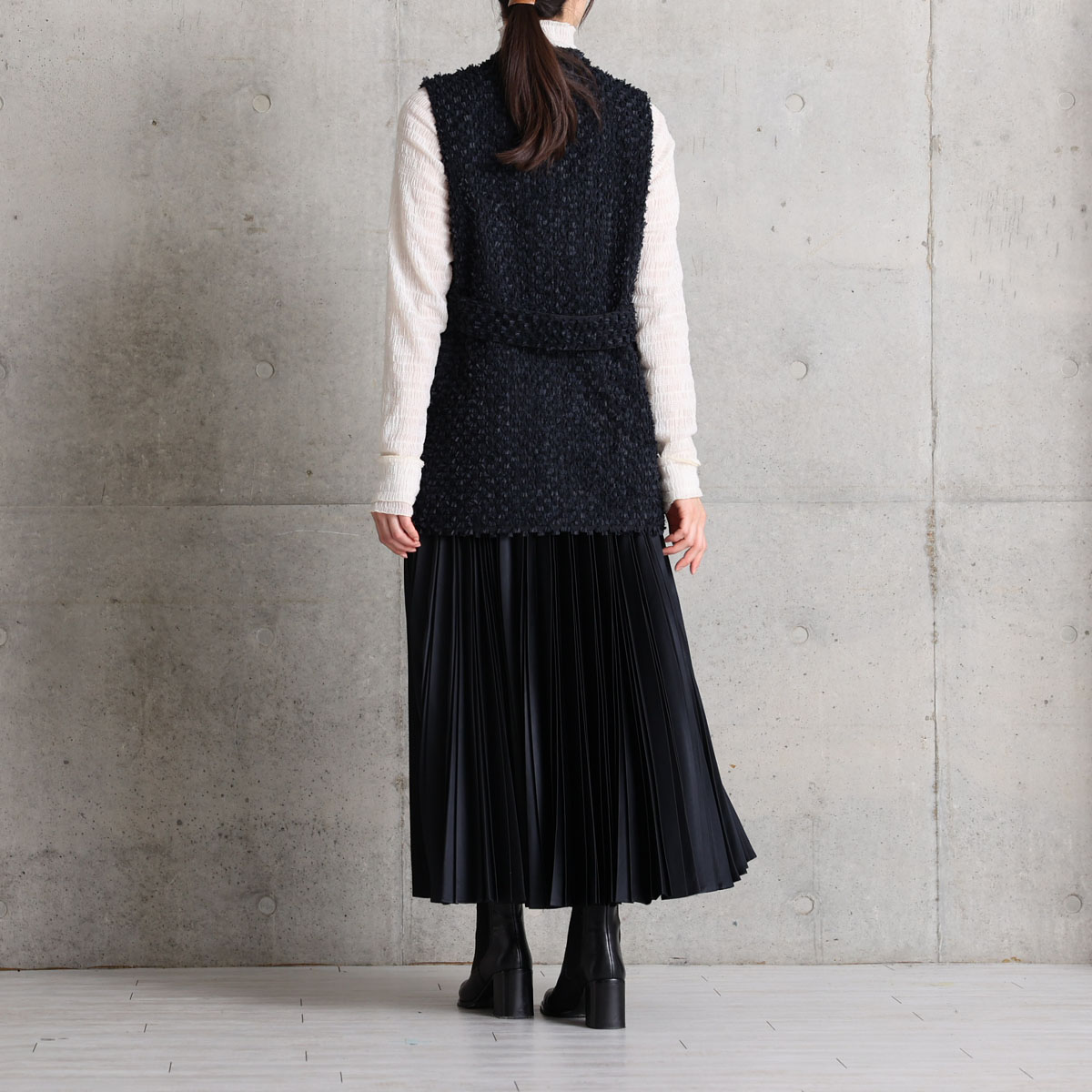 『Feather flower jacquard 』 No-collar gilet BLACKの画像