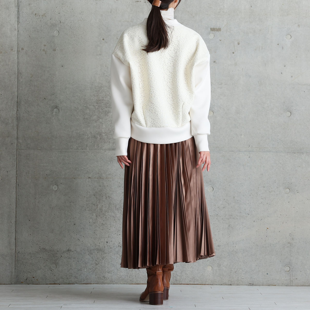 『Back lace』Cardigan ECRUの画像