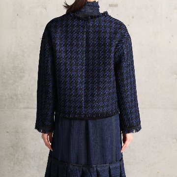 『Tulle houndstooth tweed』 No-collar jacket NAVYの画像