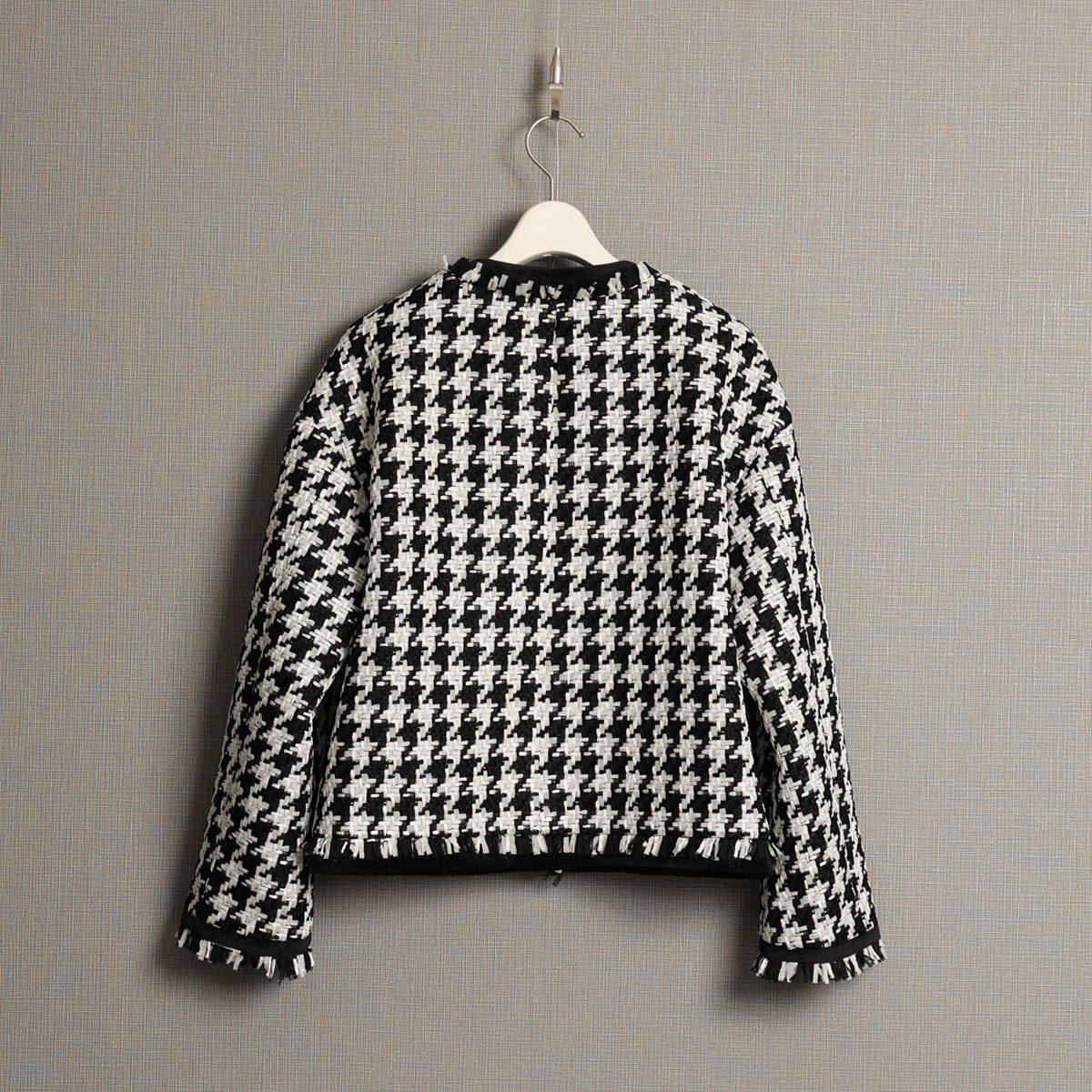 『Tulle houndstooth tweed』 No-collar jacket BLACKの画像