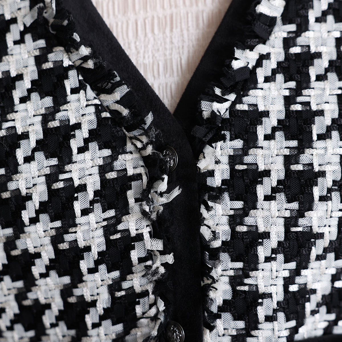 『Tulle houndstooth tweed』 No-collar jacket BLACKの画像