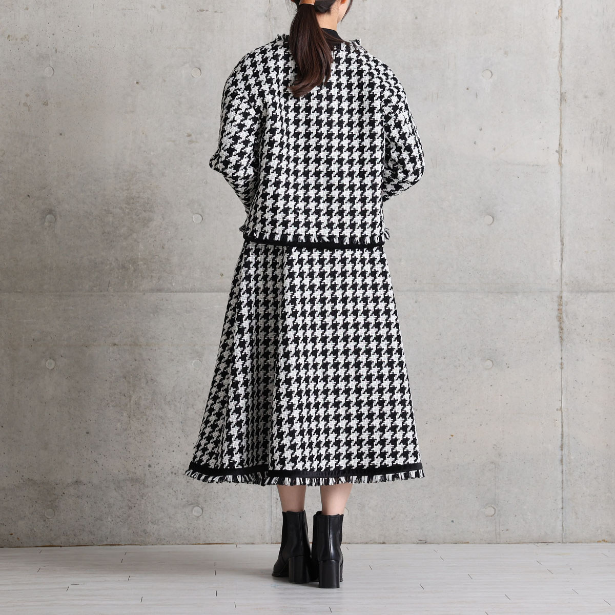 『Tulle houndstooth tweed』 No-collar jacket BLACKの画像