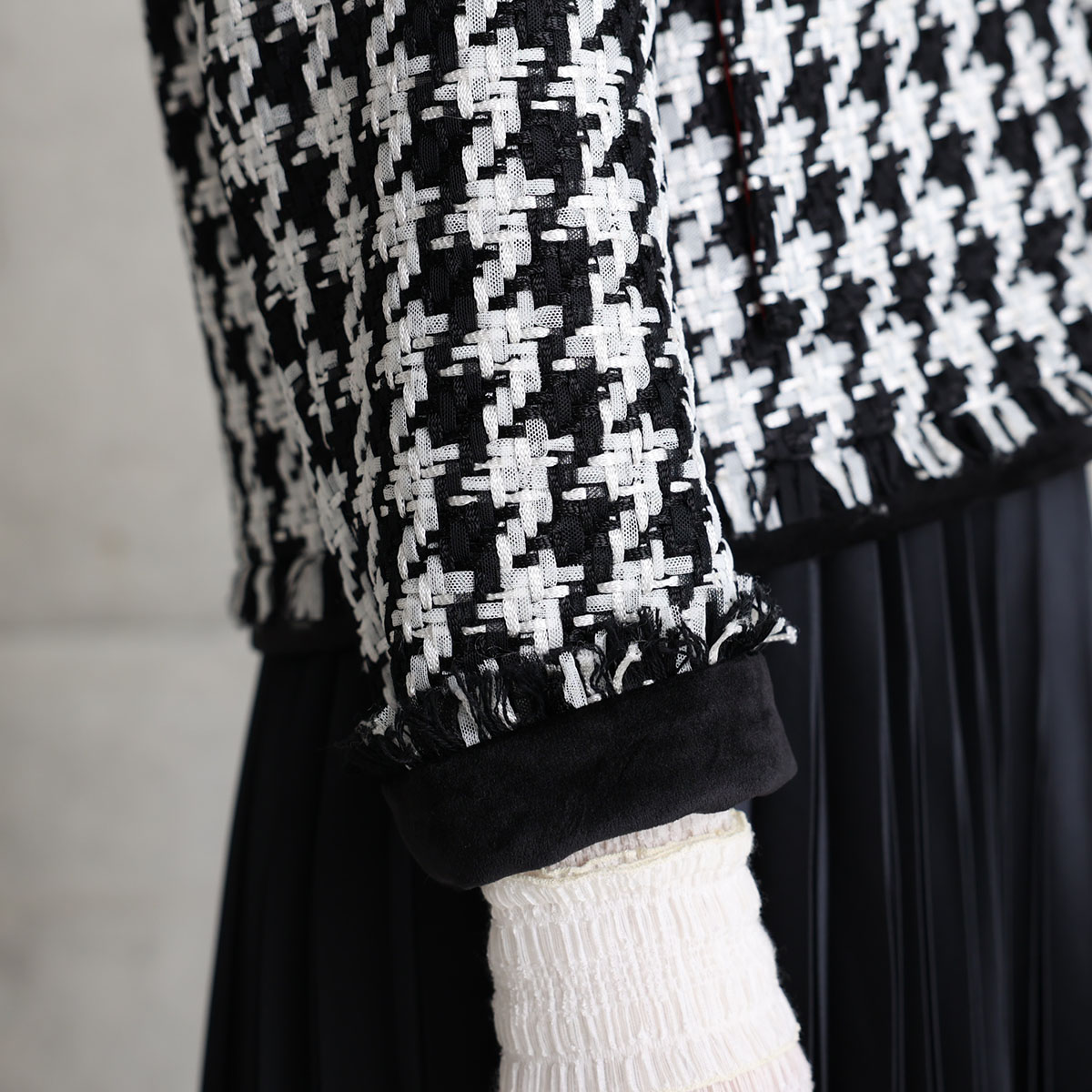 『Tulle houndstooth tweed』 No-collar jacket BLACKの画像