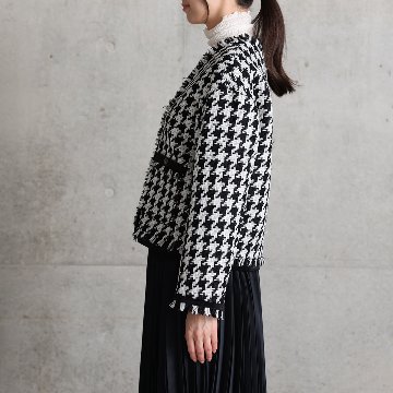 『Tulle houndstooth tweed』 No-collar jacket BLACKの画像