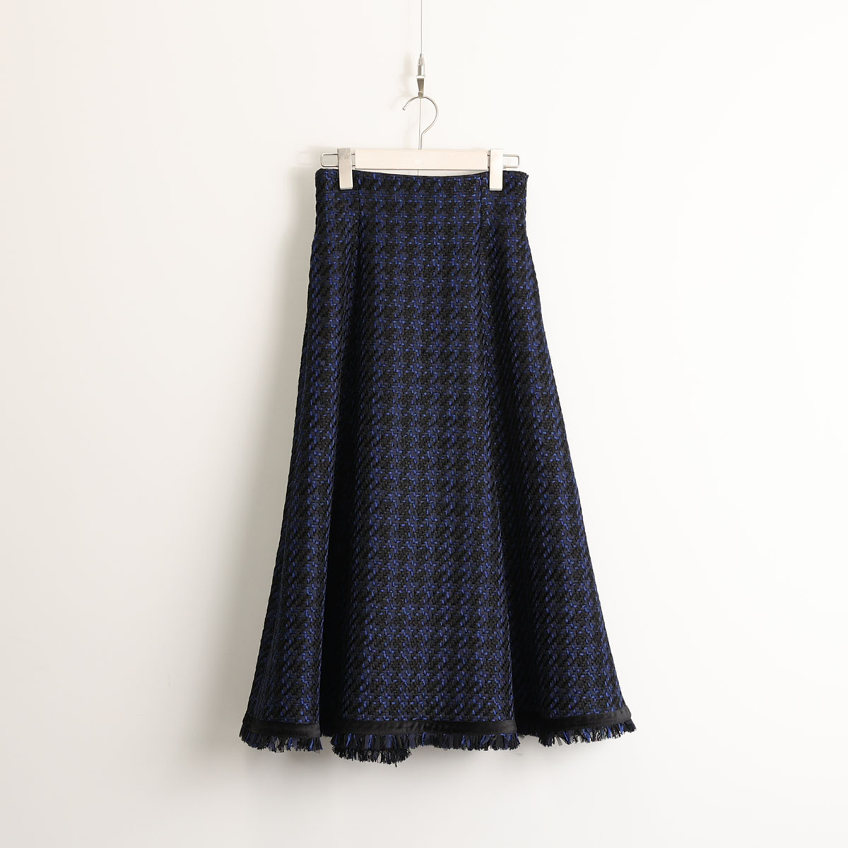 『Tulle houndstooth tweed』 Tuck flare skirt NAVYの画像