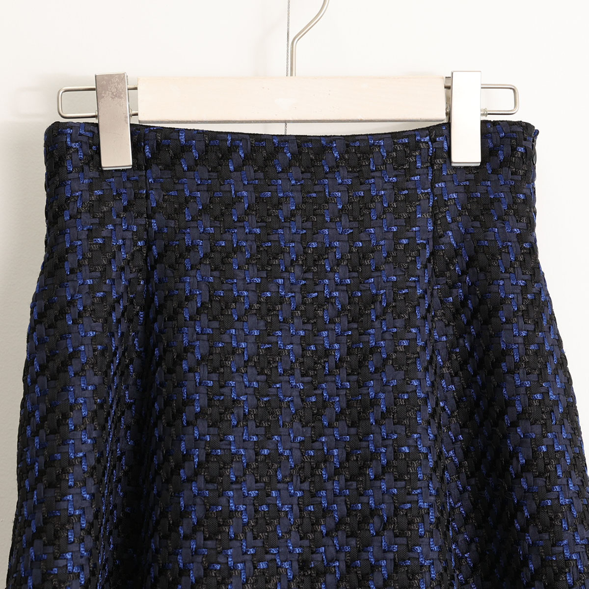 『Tulle houndstooth tweed』 Tuck flare skirt NAVYの画像