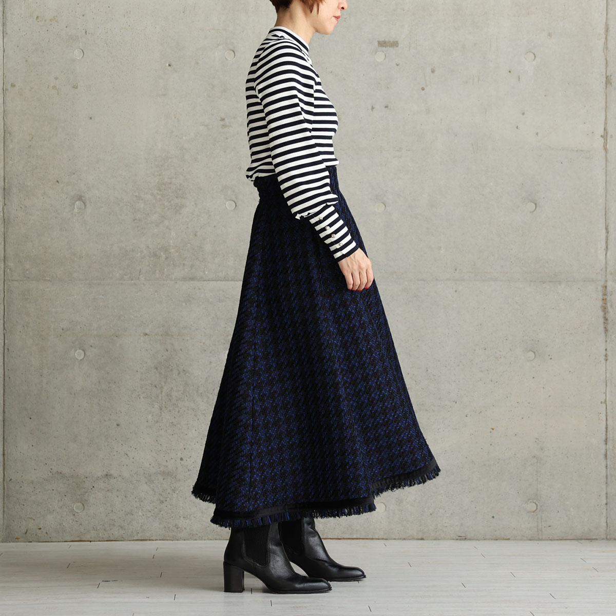 『Tulle houndstooth tweed』 Tuck flare skirt NAVYの画像