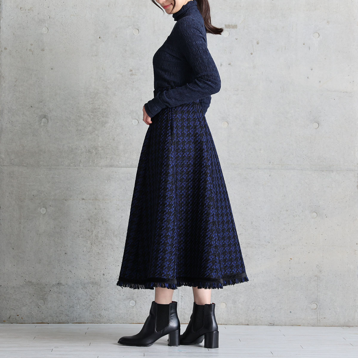 『Tulle houndstooth tweed』 Tuck flare skirt NAVYの画像