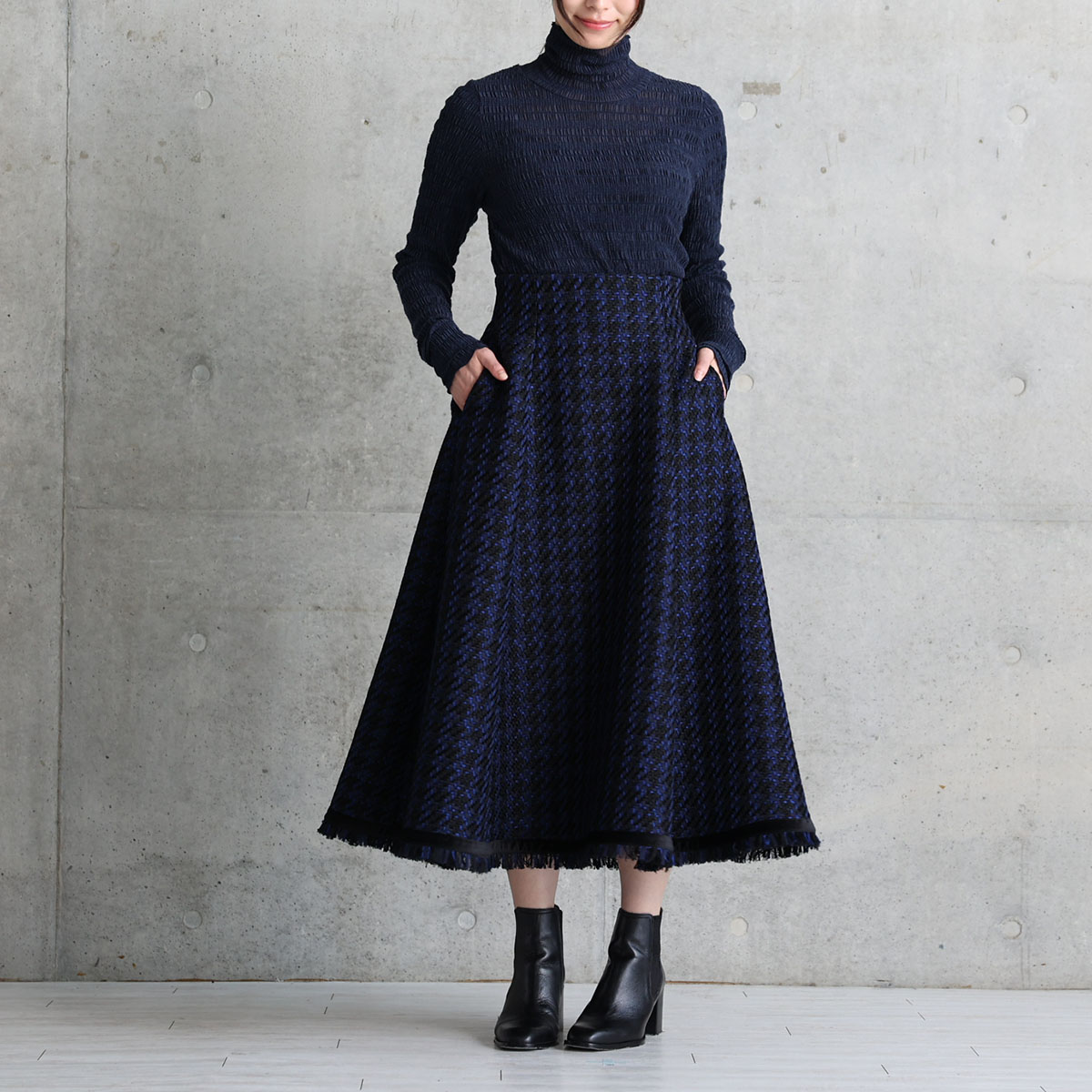 『Tulle houndstooth tweed』 Tuck flare skirt NAVYの画像