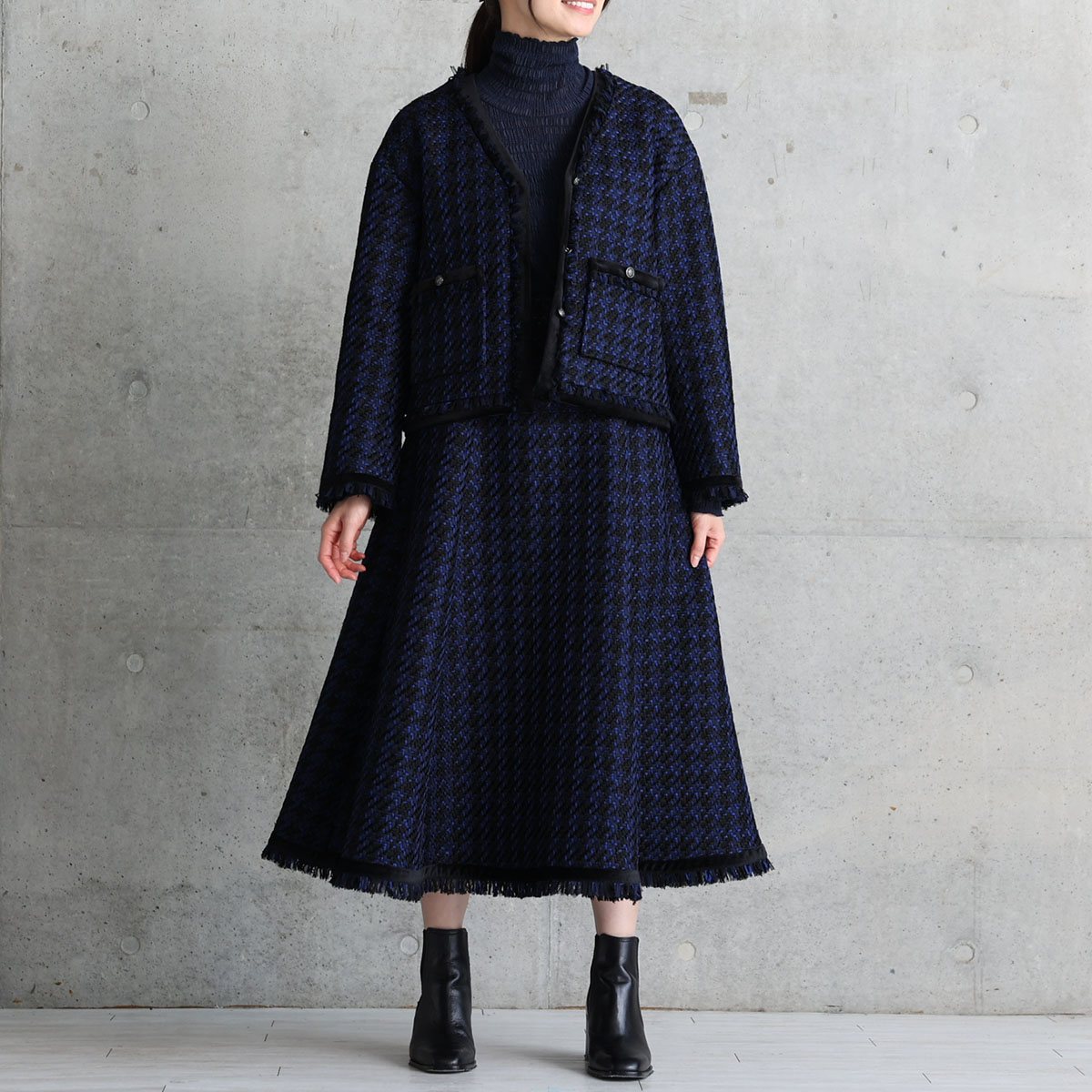 『Tulle houndstooth tweed』 Tuck flare skirt NAVYの画像