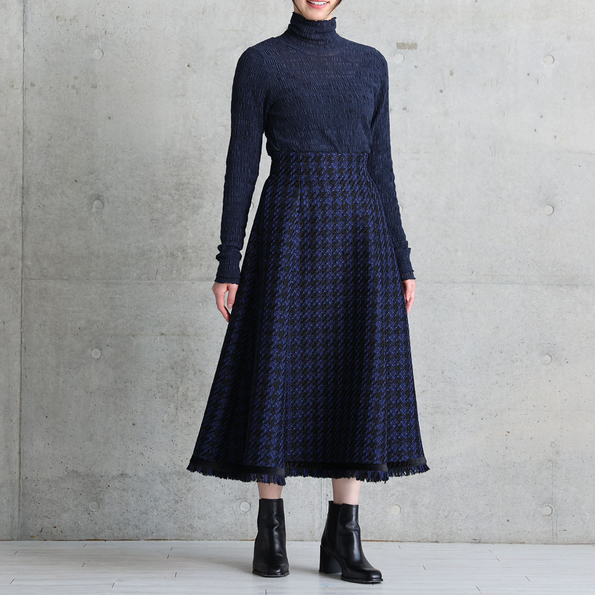 『Tulle houndstooth tweed』 Tuck flare skirt NAVYの画像