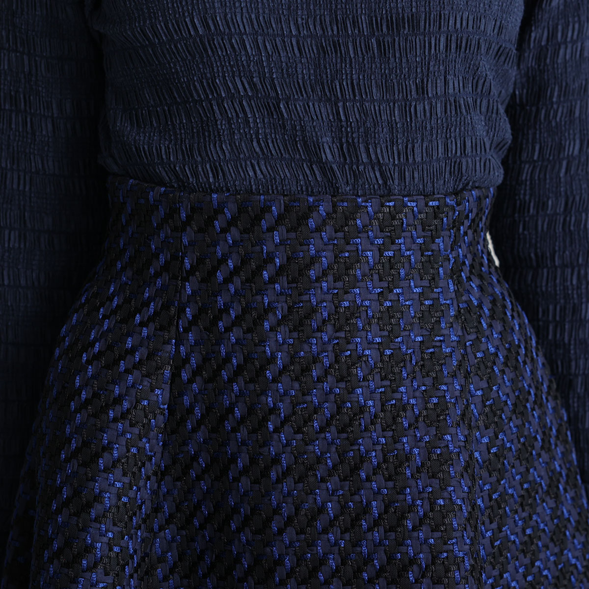 『Tulle houndstooth tweed』 Tuck flare skirt NAVYの画像