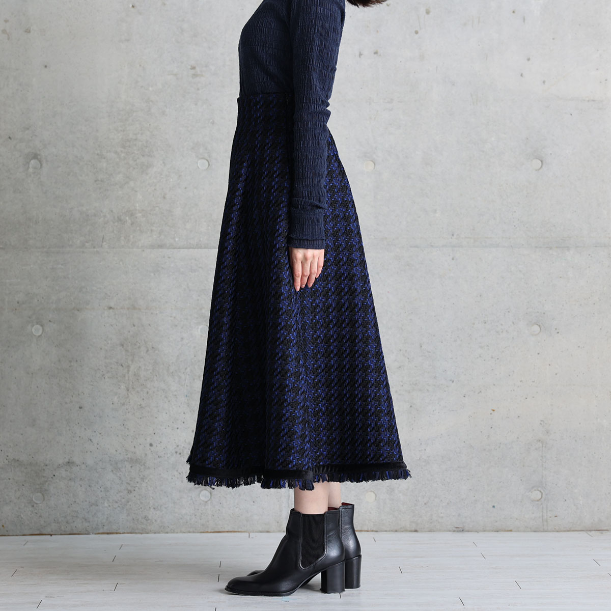 『Tulle houndstooth tweed』 Tuck flare skirt NAVYの画像