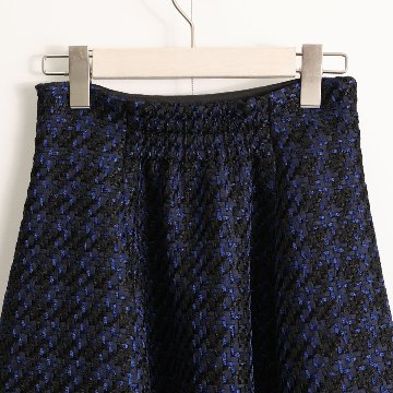 『Tulle houndstooth tweed』 Tuck flare skirt NAVYの画像