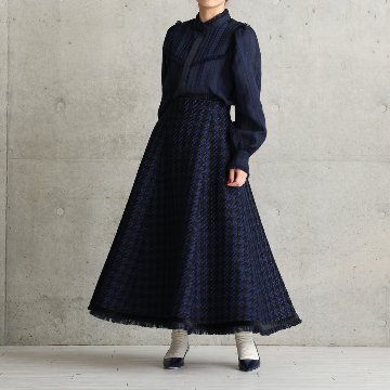 『Tulle houndstooth tweed』 Tuck flare skirt NAVYの画像