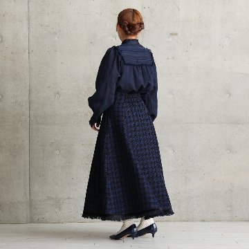 『Tulle houndstooth tweed』 Tuck flare skirt NAVYの画像