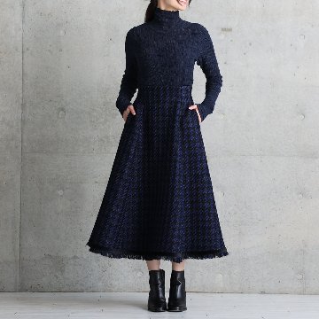 『Tulle houndstooth tweed』 Tuck flare skirt NAVYの画像