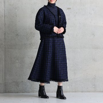 『Tulle houndstooth tweed』 Tuck flare skirt NAVYの画像