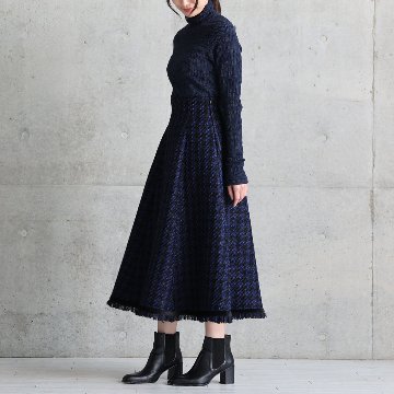 『Tulle houndstooth tweed』 Tuck flare skirt NAVYの画像