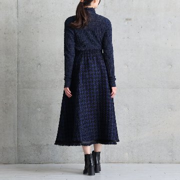 『Tulle houndstooth tweed』 Tuck flare skirt NAVYの画像