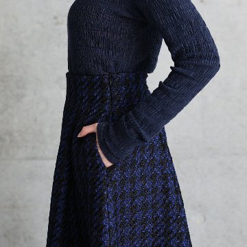 『Tulle houndstooth tweed』 Tuck flare skirt NAVYの画像