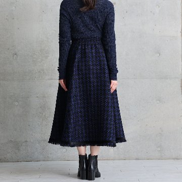 『Tulle houndstooth tweed』 Tuck flare skirt NAVYの画像