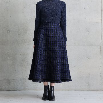 『Tulle houndstooth tweed』 Tuck flare skirt NAVYの画像