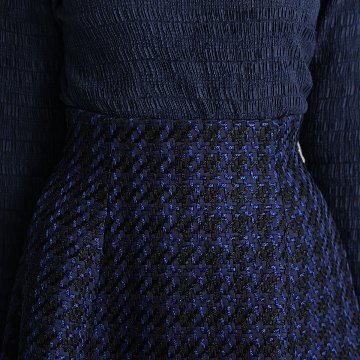 『Tulle houndstooth tweed』 Tuck flare skirt NAVYの画像