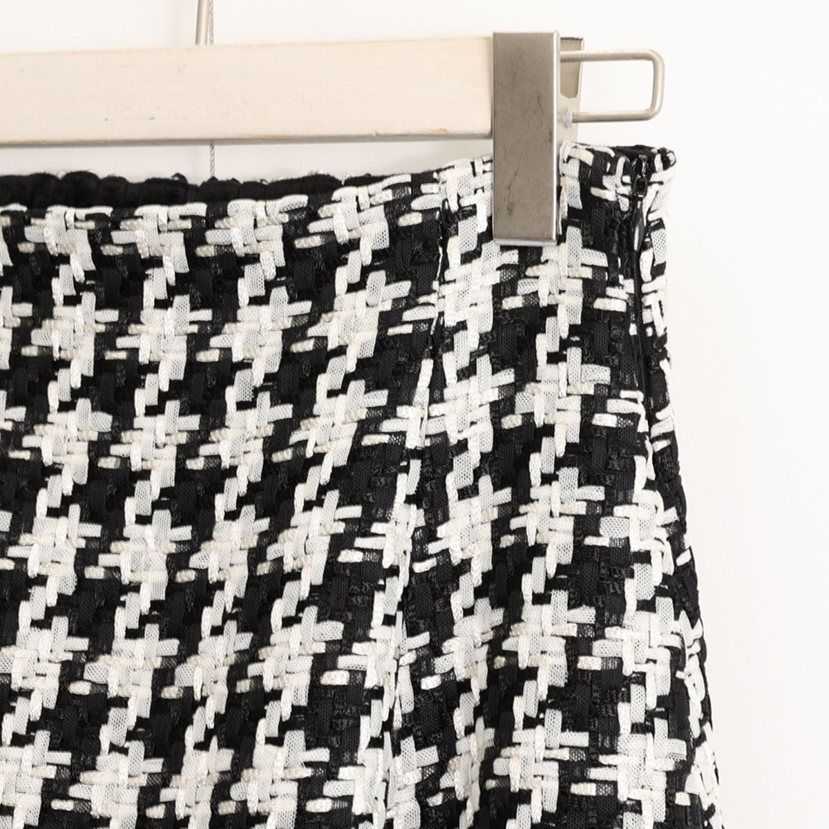 『Tulle houndstooth tweed』 Tuck flare skirt BLACKの画像