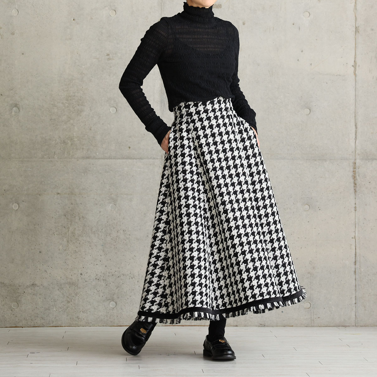 『Tulle houndstooth tweed』 Tuck flare skirt BLACKの画像