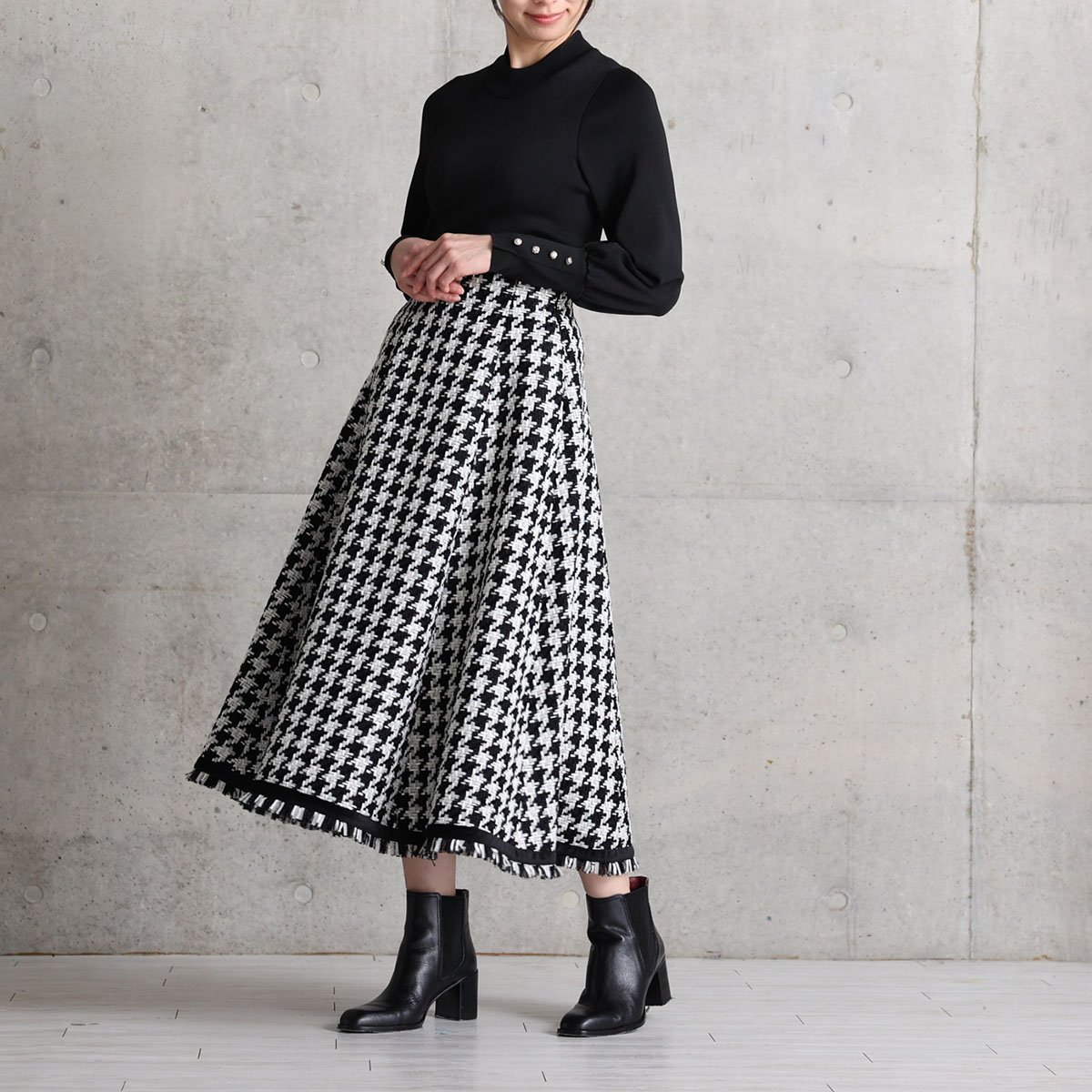 『Tulle houndstooth tweed』 Tuck flare skirt BLACKの画像