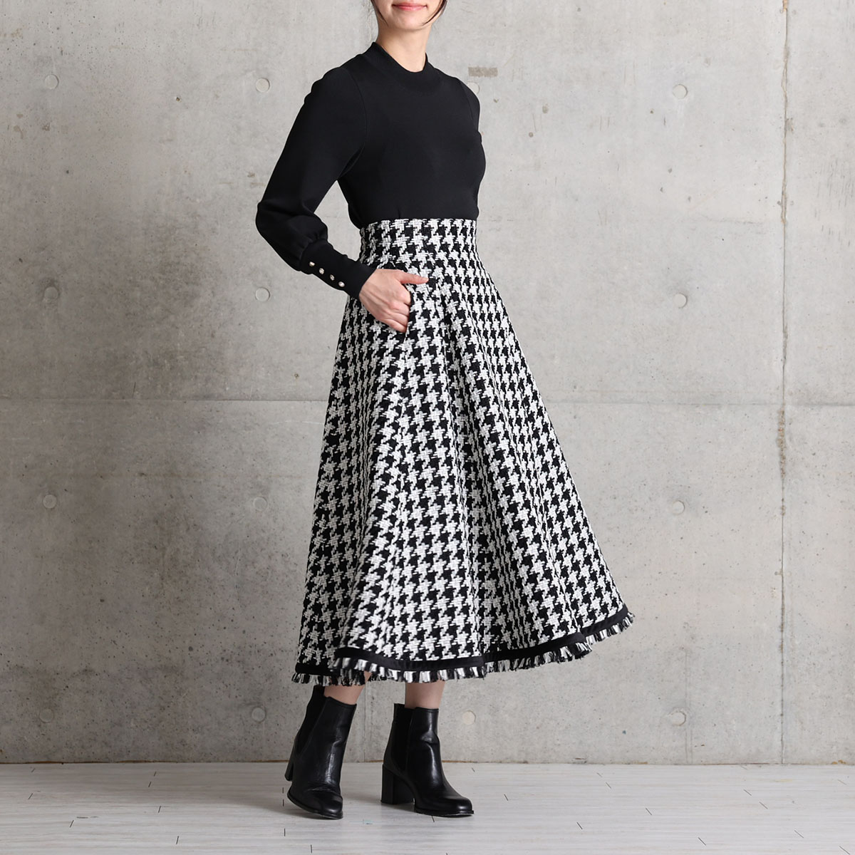 『Tulle houndstooth tweed』 Tuck flare skirt BLACKの画像