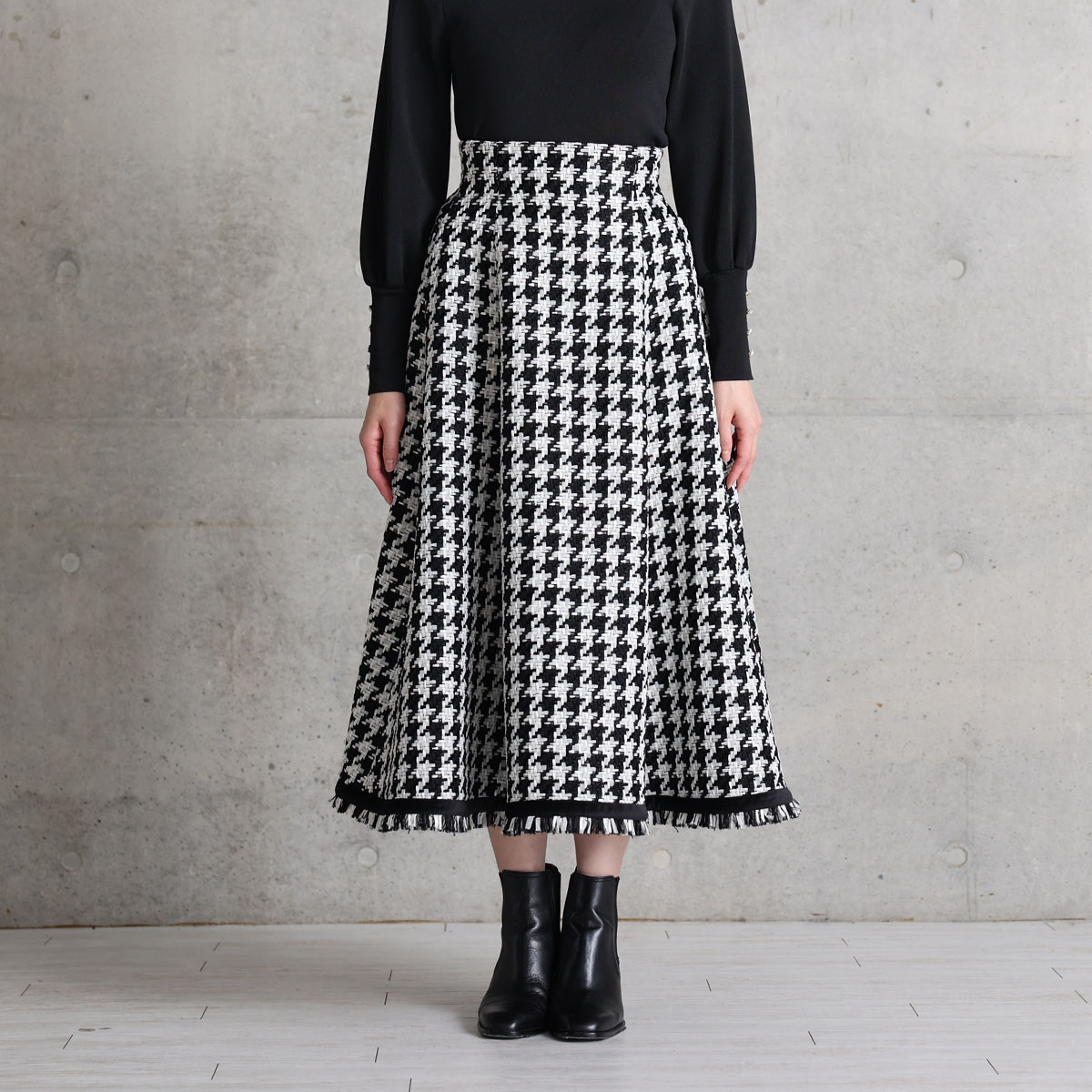 『Tulle houndstooth tweed』 Tuck flare skirt BLACKの画像