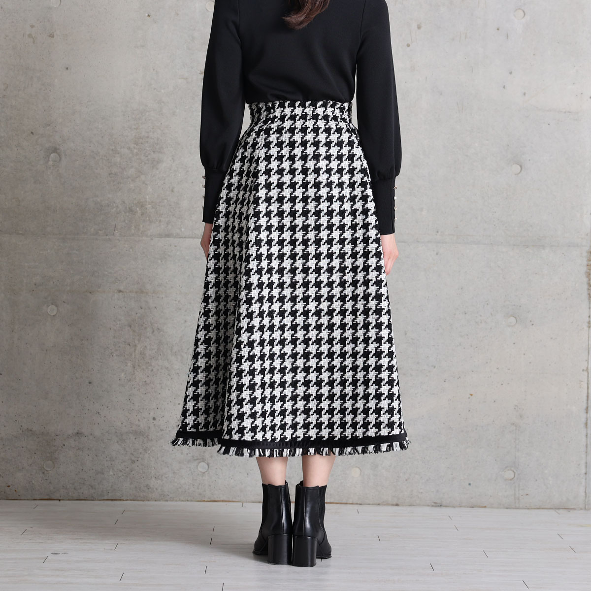 『Tulle houndstooth tweed』 Tuck flare skirt BLACKの画像